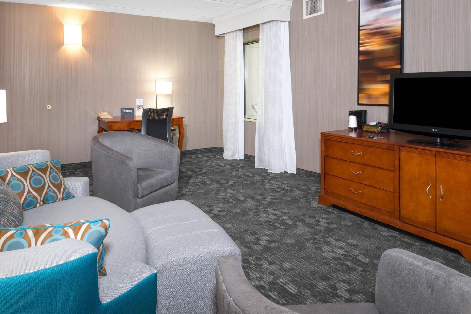 คอร์ทยาร์ด ชาร์ลอตต์ แกสโตเนีย Hotel ภายนอก รูปภาพ