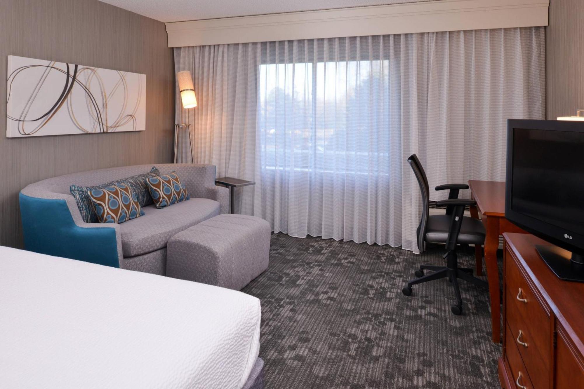 คอร์ทยาร์ด ชาร์ลอตต์ แกสโตเนีย Hotel ภายนอก รูปภาพ
