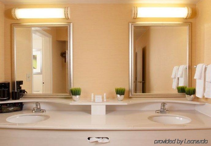 คอร์ทยาร์ด ชาร์ลอตต์ แกสโตเนีย Hotel ภายนอก รูปภาพ
